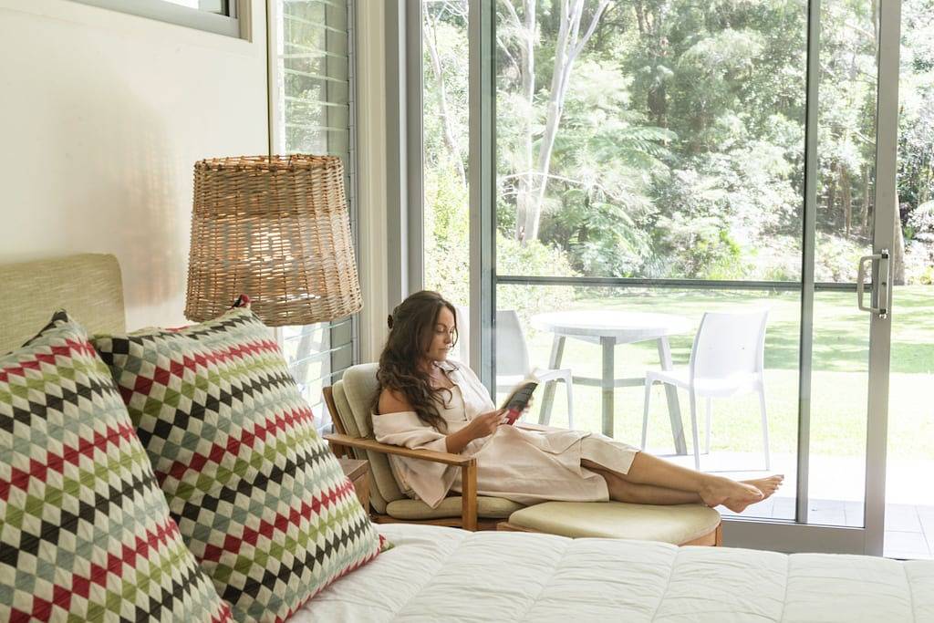 Luxuriously Spacious 2 Level Beach Escape in Pearl Beach, New South Wales