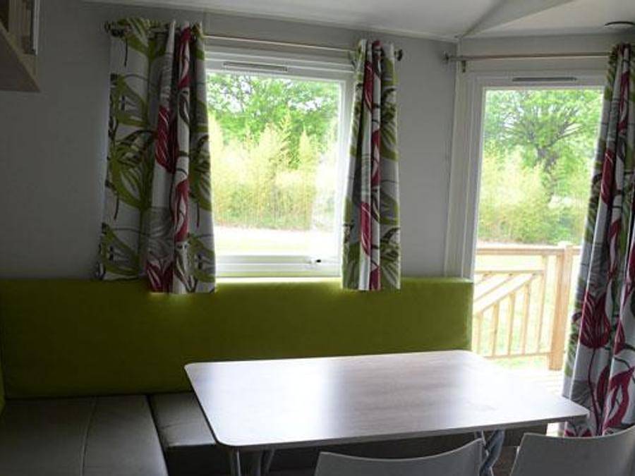 Camping d'Arpheuilles - Mobilheim 6 personen - Mobilheim 31 m² / 3 Zimmer - Halboffene Terrasse Tv 6 Pers. in Saint-Paul-de-Vézelin, Roanne und Umgebung