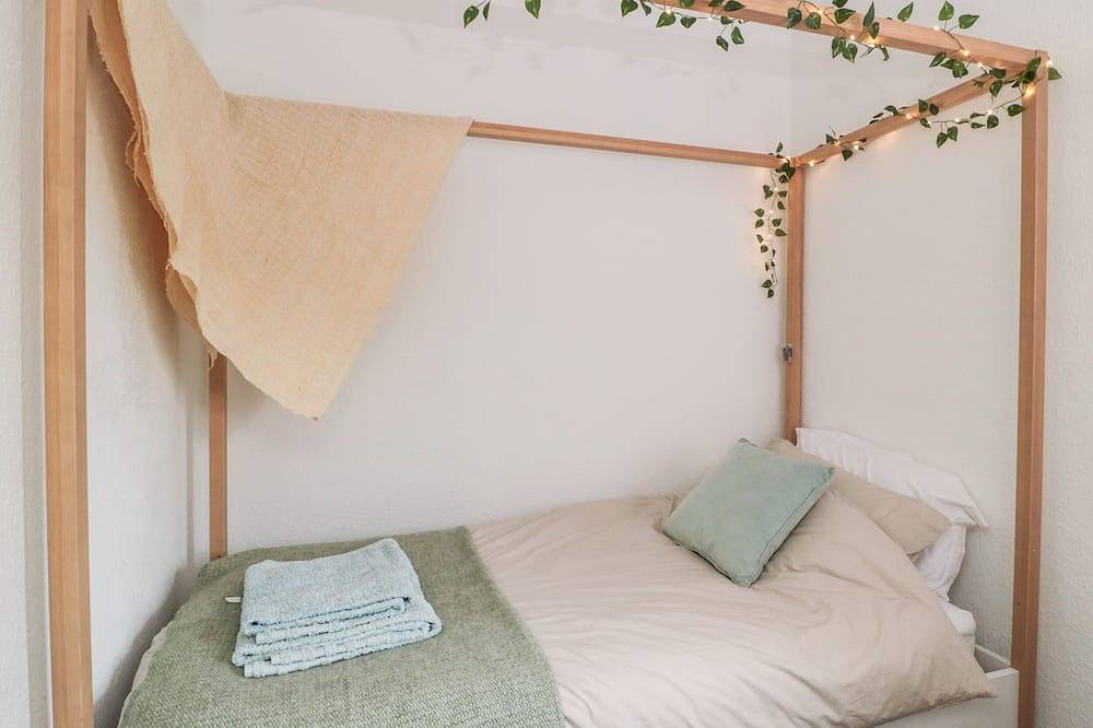 Islestone, 1 Temperance Terrace, pet friendly in Berwick-Upon-Tweed in Berwick-upon-Tweed, Northumberland Coast