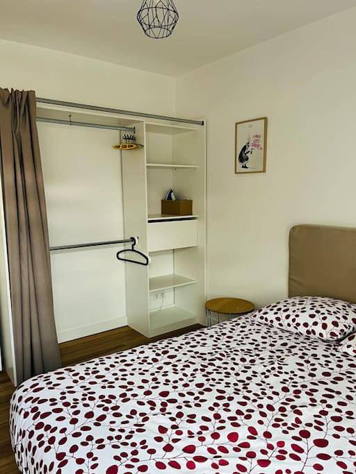 Appartement entier, One-Bedroom Apartment in Landivisiau, Région de Morlaix