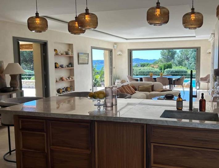 Location de vacances pour 7 personnes, avec piscine et terrasse dans Golf De Beauvallon - 4