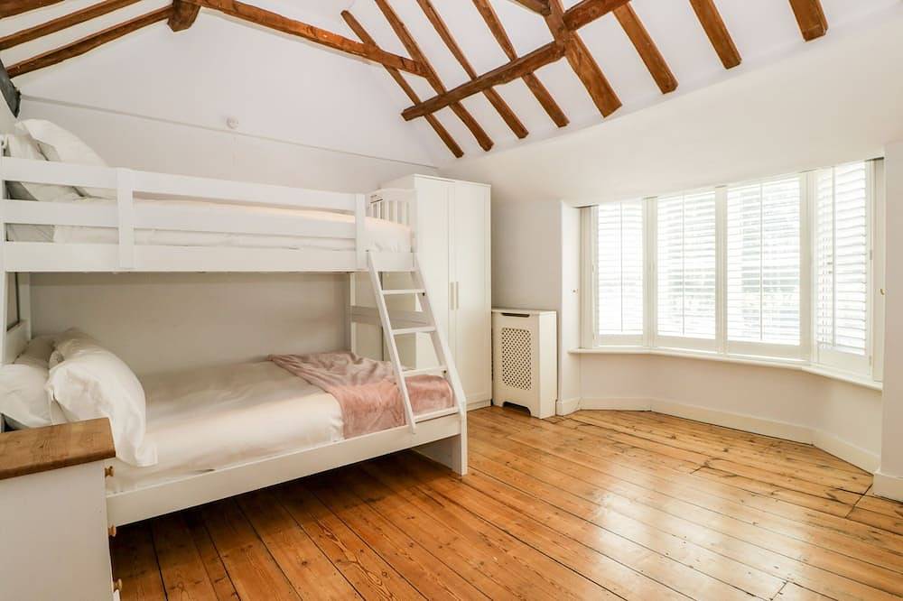 Oakapple Cottage, pet friendly, luxury holiday cottage in Lyndhurst in Lyndhurst, Hampshire