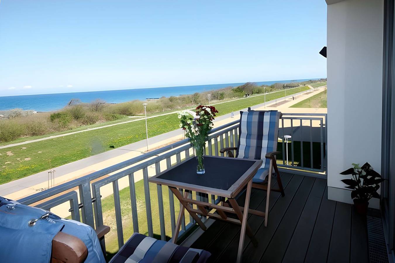 Ganze Wohnung, Villa Deichgraf We 13 mit Balkon, Meerblick und strandnah in Börgerende in Börgerende, Börgerende-Rethwisch