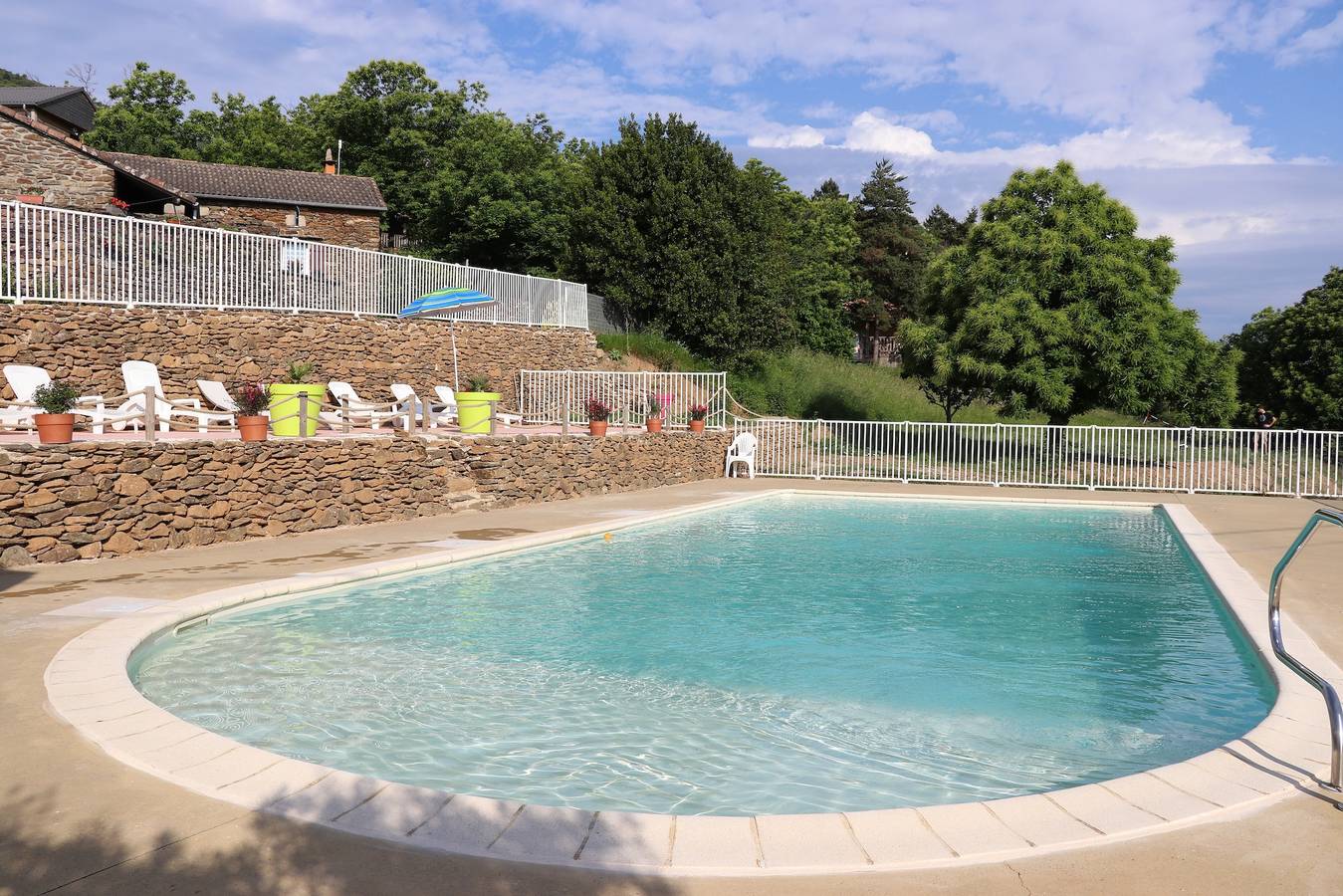 Maison de vacances 'La Magnannerie' avec vue sur les montagnes, piscine partagée et climatisation in Gravières, Parc naturel régional des Monts d'Ardèche