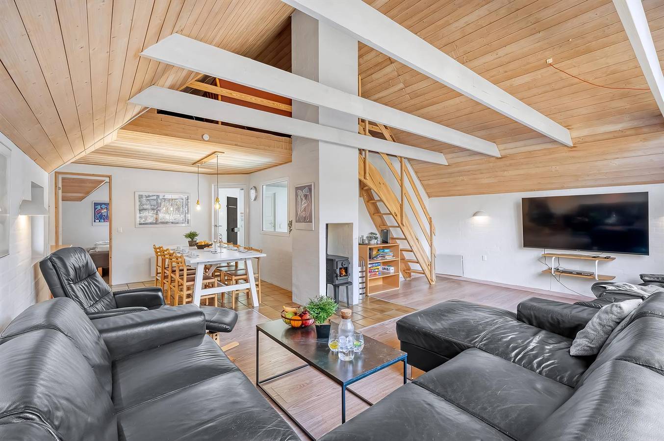 Stunning home in Nørre Nebel w/ Wifi, 4 Bedrooms and Indoor swimming pool in Nørre Nebel, Varde