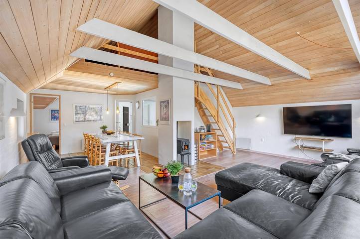 Stunning home in Nørre Nebel w/ Wifi, 4 Bedrooms and Indoor swimming pool in Nørre Nebel, Varde