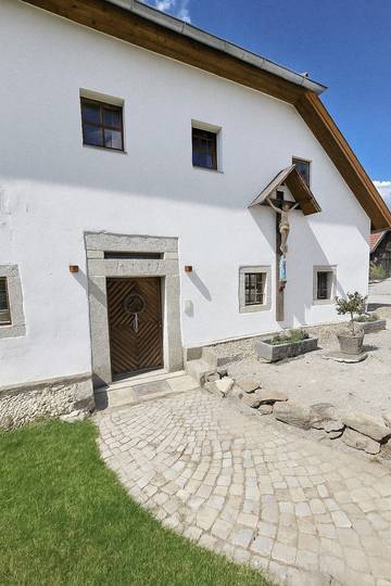 Ferienhaus für 13 Personen, mit Whirlpool und Terrasse sowie Sauna und Balkon/Terrasse, kinderfreundlich in Passauer Land