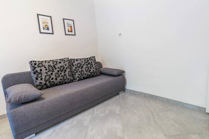 Ganze Wohnung, Ferienwohnungen und Zimmer Nikica,, Baška, hr in Vela plaža, Baska