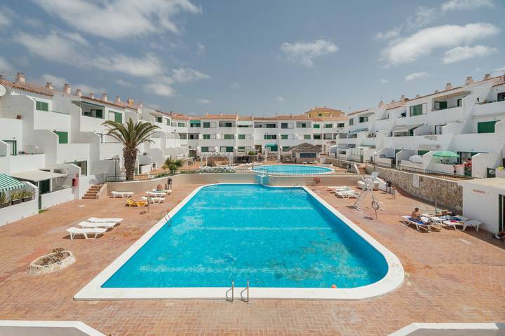 Ganze Wohnung, Ferienwohnung 'Alondras E107' mit Meerblick, Gemeinschaftspool und WLAN in Callao de la Cochina (Arona), Arona