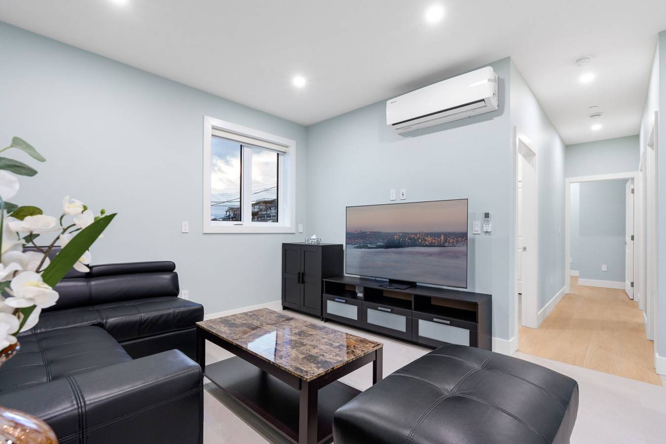 Modern 6Br Family Home | Quiet & Spacious Stay in Vancouver, Columbia Britannica