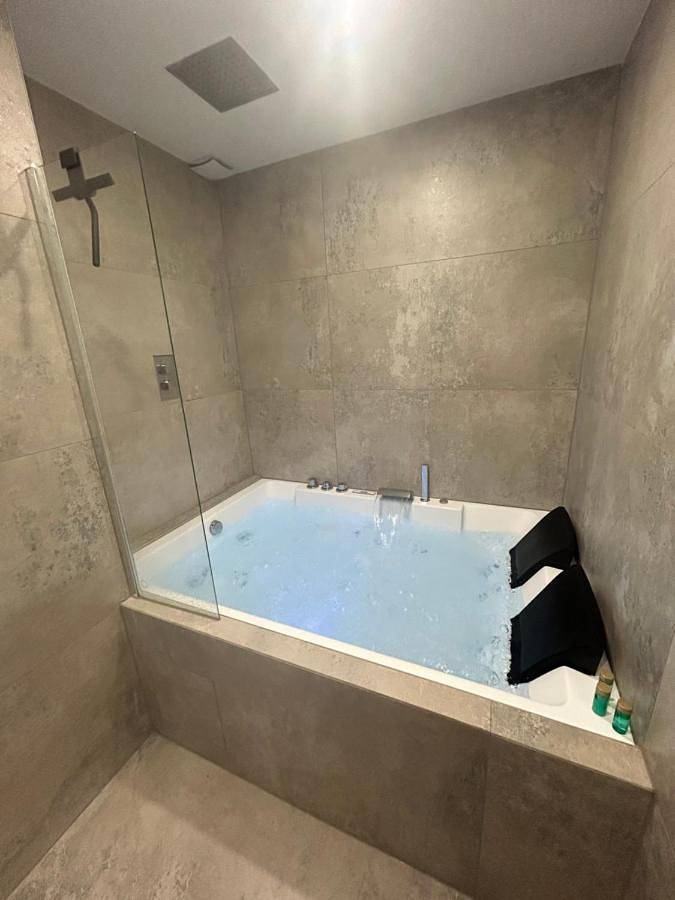 Apartamento inteiro, Suite Dreams - Balnéo & Sauna in Saint-Louis, Mulhouse (Região)