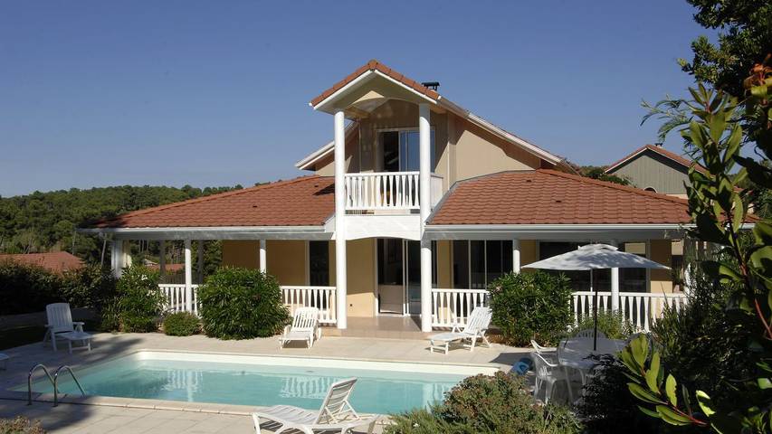 Villa voor 6 personen, with tuin and terras as well as zwembad in Lacanau