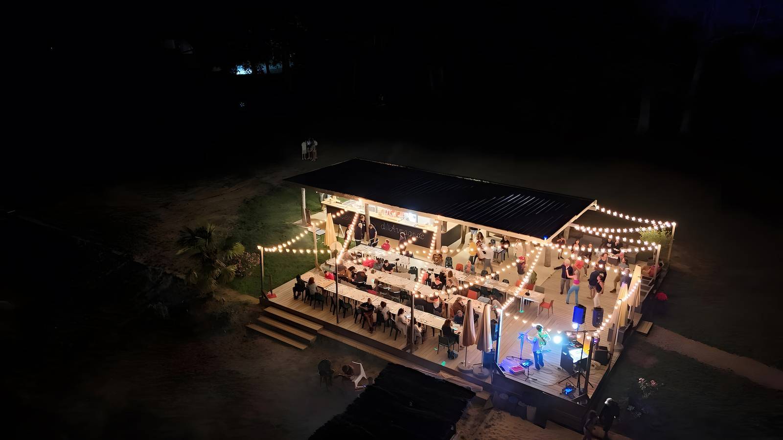 Chalet 'Campitel 4 Personnes 92' with Private Terrace, Private Garden and Wi-Fi in Bretagne-d'Armagnac, Gers