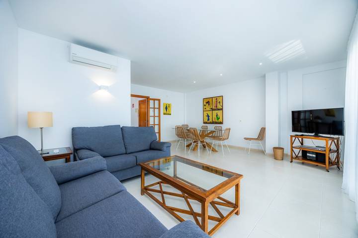 Ganze Wohnung, Apartment Catalina 2B tres dormitorios am Strand mit Terrasse und Wlan in Port de Pollença, Pollença
