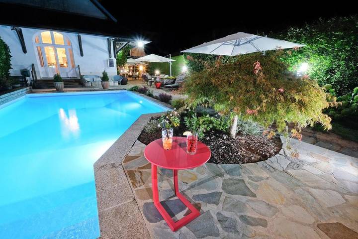 Hôtel pour 2 personnes, avec Terrasse ainsi que Jardin et Piscine à Saint-Pierre-de-Fursac