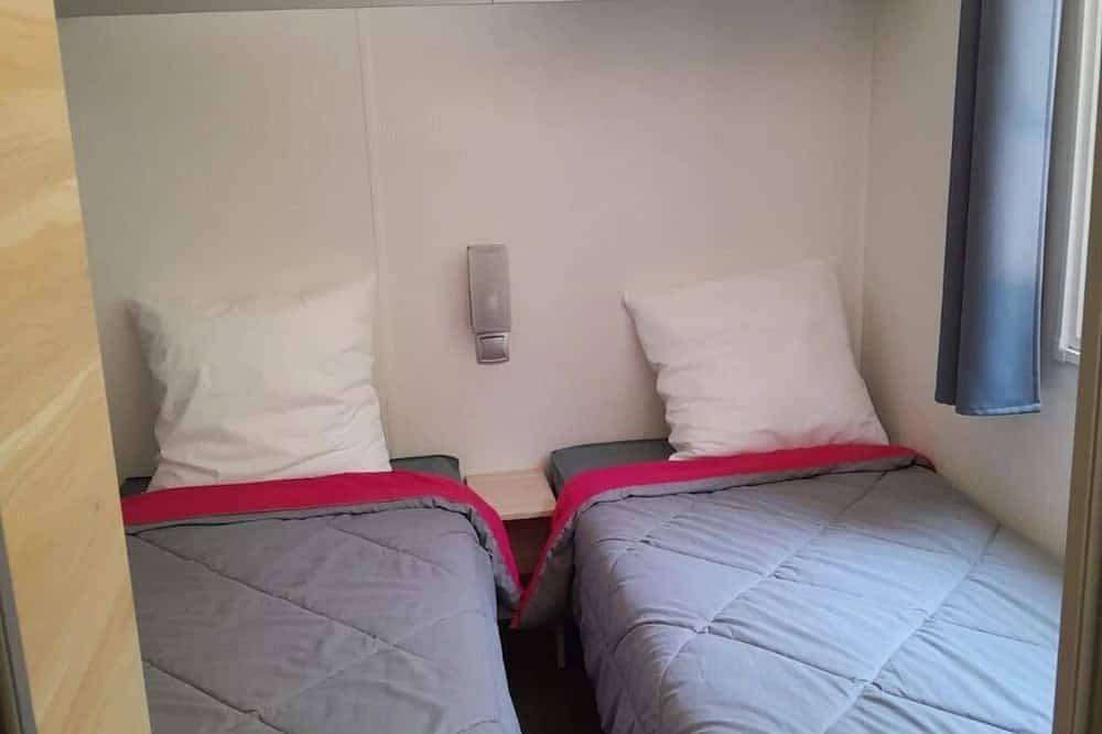 Camping 3 étoiles - Piscine  - ccbfihh in Châteauneuf-de-Gadagne, Vaucluse