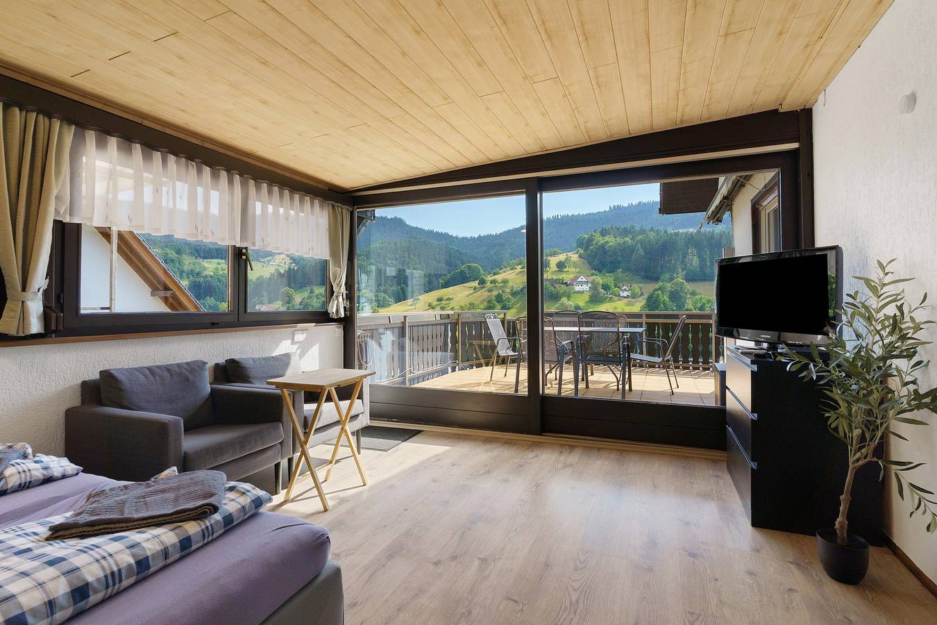 Ganze Wohnung, Ferienwohnung 'Am Braunberg' mit Bergblick, Balkon und Wi-Fi in Oppenau, Mittlerer Schwarzwald