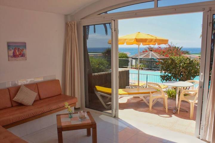 Ferienhaus für 2 Personen, mit Terrasse und Pool sowie Garten in Playa del Águila