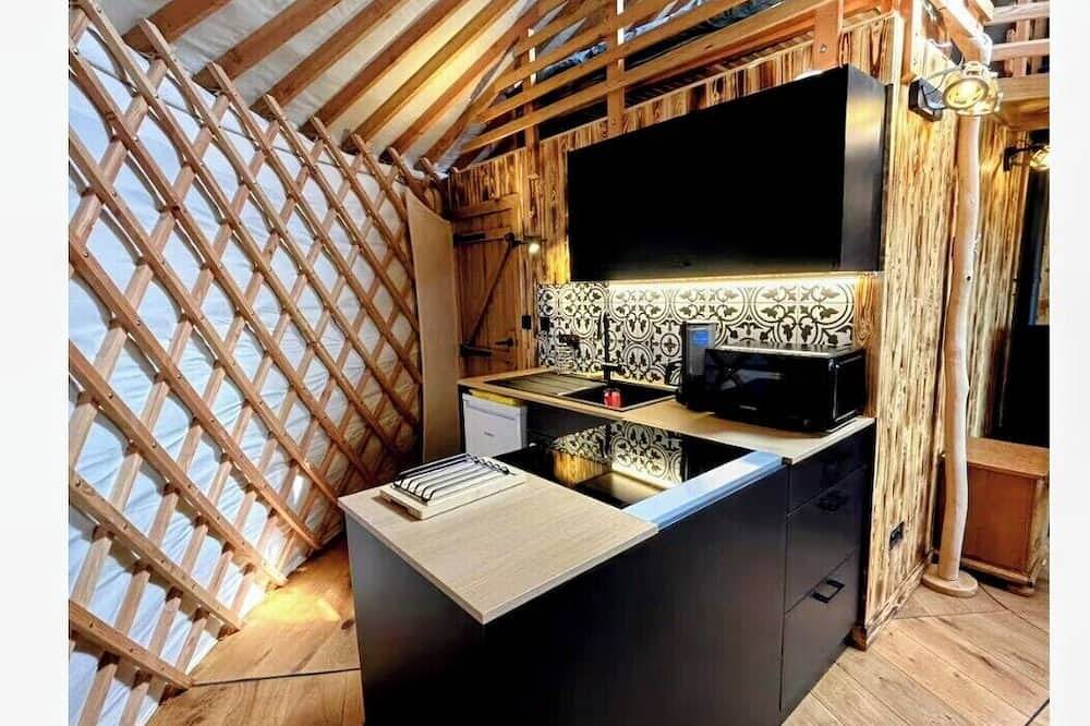 The owl's yurt in Floreffe, Namur (region)