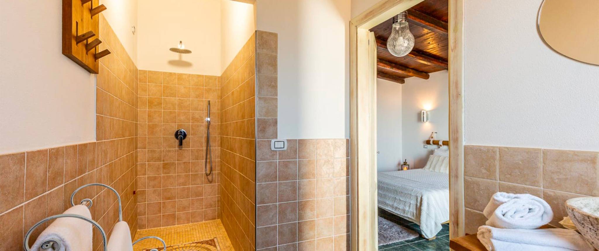 Kamer 'Suite Ulivo' met Uitzicht op de Bergen, Wi-Fi en Airconditioning, foto 9
