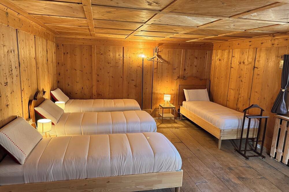 Chalet from 1792, authentic alpine soul full of tradition and history without filters in Livinallongo del Col di Lana, Dolomiti Superski