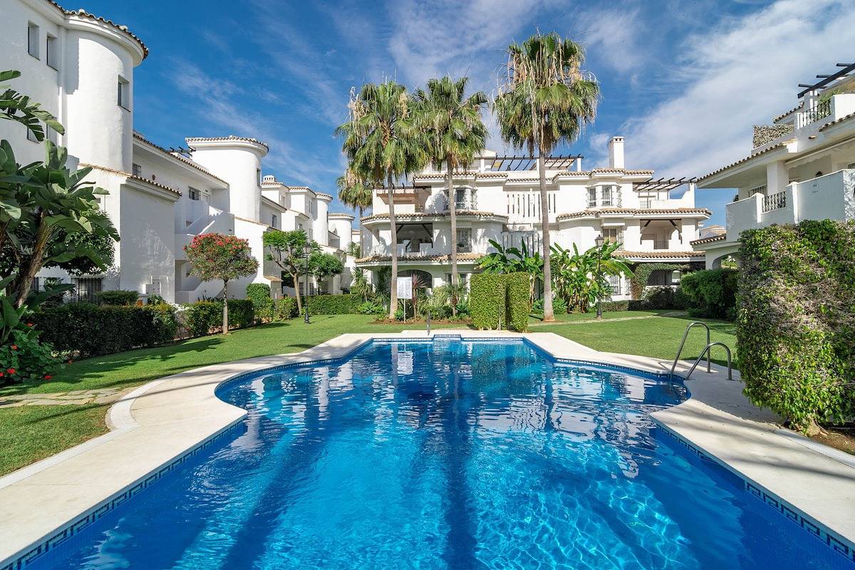 Entire apartment, - Cozy holiday home close to Puerto Banus in Marbella West, Marbella