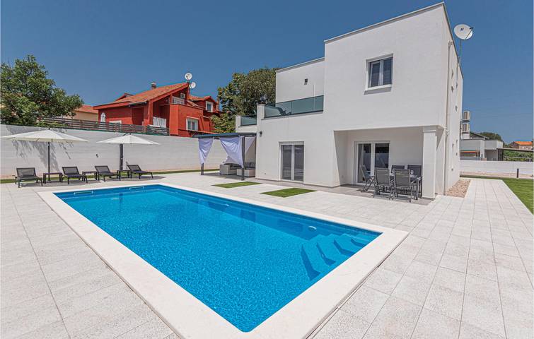 Ferienhaus für 7 Personen, mit Pool und Terrasse - 1