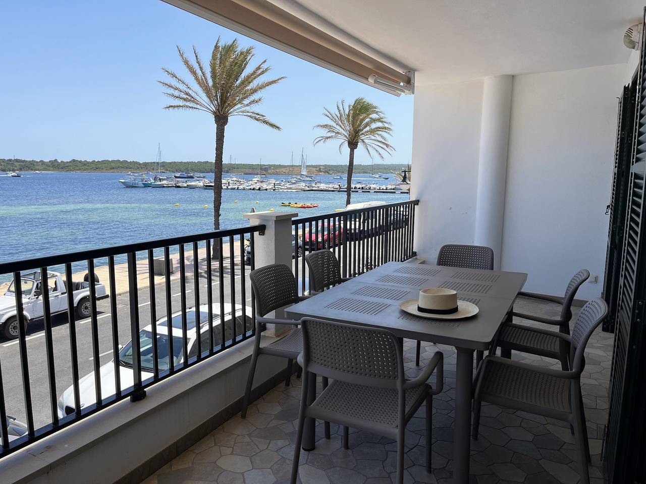 Apartamento entero, Apartamento de vacaciones para 5 personas con terraza in Fornells, Es Mercadal
