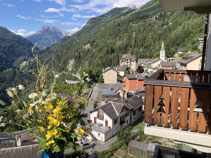 Gîte pour 3 personnes, avec vue et balcon à Finhaut
