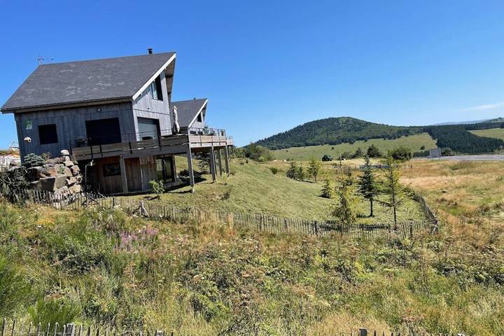 Maison de vacances pour 8 personnes, avec Balcon et Terrasse ainsi que Jacuzzi et Jardin dans Super Besse