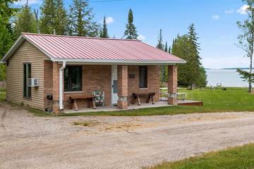 Bed And Breakfasts for 6 Guests in Lake Huron, Michigan, Picture 3