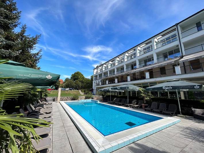 Hotel dla 2 osób, z sauna i basen oraz jacuzzi i ogród w Miszkolc