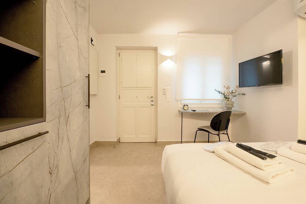 Apt 5 ground floor studio with patio in Section centrale d'Athènes, Athènes