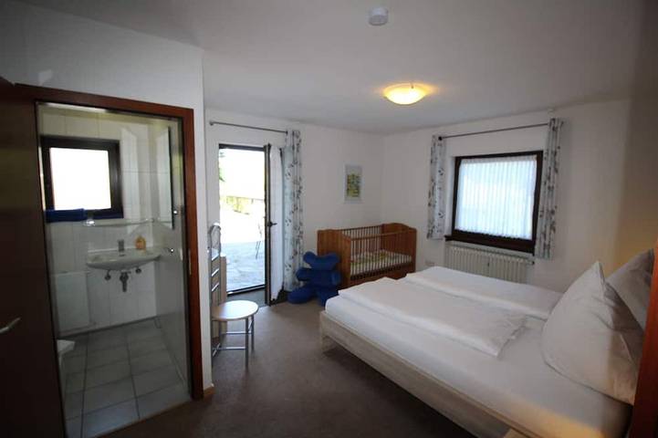 Ganze Wohnung, Großzügige und komfortable Wohnung mit Terrasse für bis zu 7 Personen in Immerath, Vulkaneifel