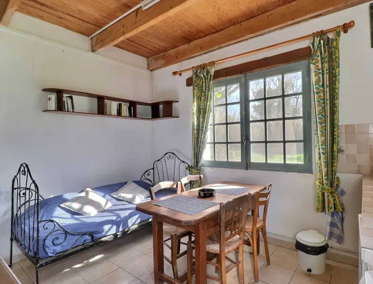 Entire apartment, Charming apartment in Camargue with shared pool in Saintes-Maries-de-la-Mer, Arles region