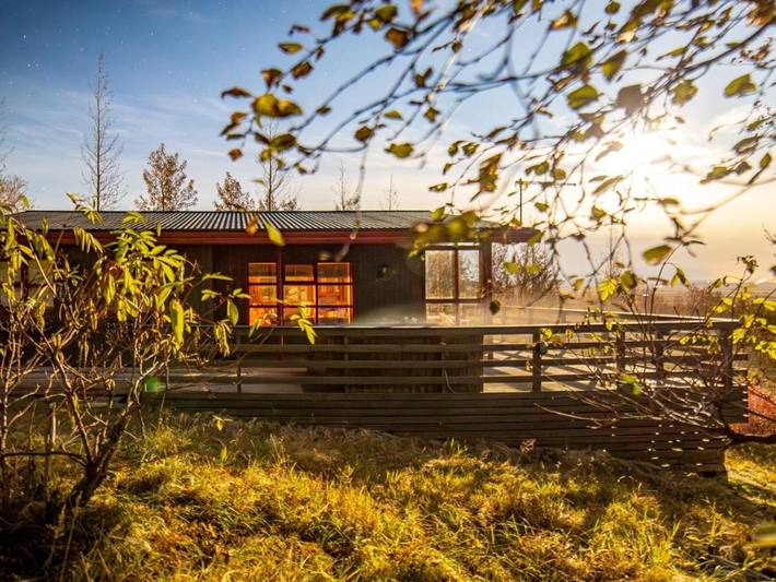 Ferienhaus für 4 Personen, mit Seeblick und Ausblick sowie Pool und Garten, mit Haustier in Island