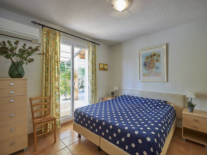 Location de vacances pour 8 personnes, avec jardin et piscine à Nans-les-Pins - 4