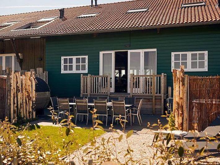 Ferienhaus für 12 Personen, mit Balkon/Terrasse und Whirlpool sowie Terrasse und Sauna