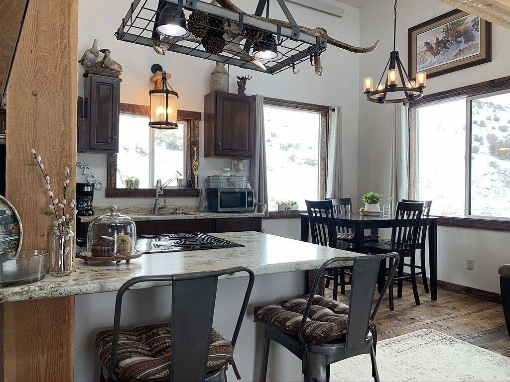 Mit Blick auf Ynp. 5 Minuten zu heißen Quellen und Park. Haustierfreundlich. Bleib wie ein Einheimischer. in Gardiner, Absaroka Range