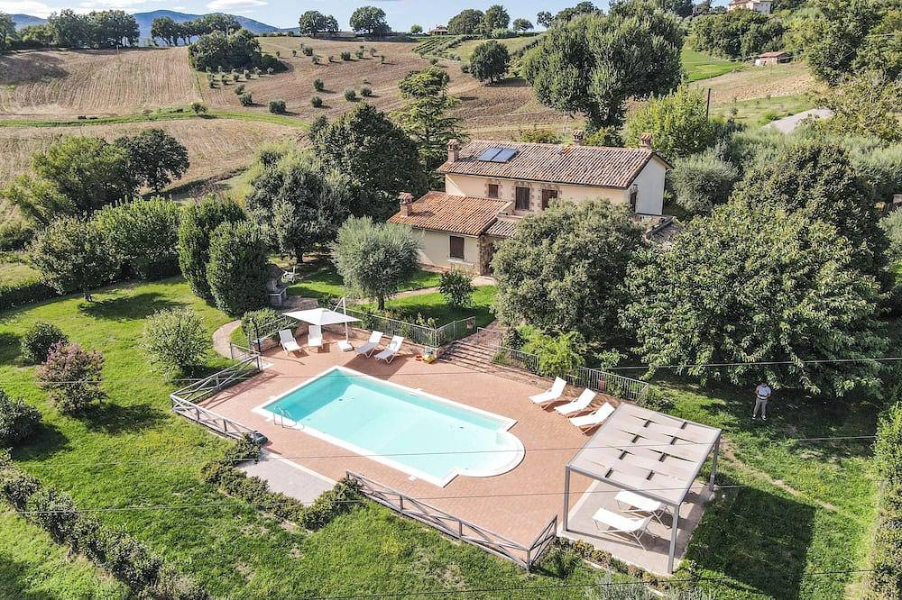 Villa mit umzäuntem Garten, privatem Pool und Klimaanlage, 1 km von Dorf in Avigliano Umbro, Terni Provinz