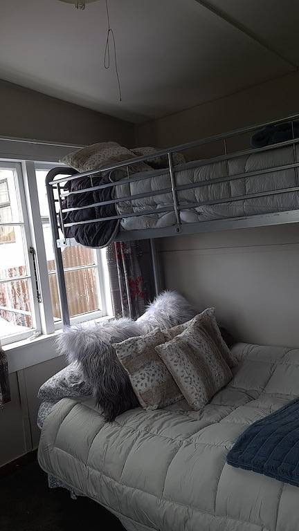 Cute rustic bach, A home away from home. Located in beautiful mangakino in Taupo District