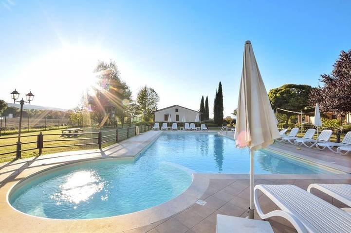 Apartamento de vacaciones para 5 personas, con jardín y piscina - 1