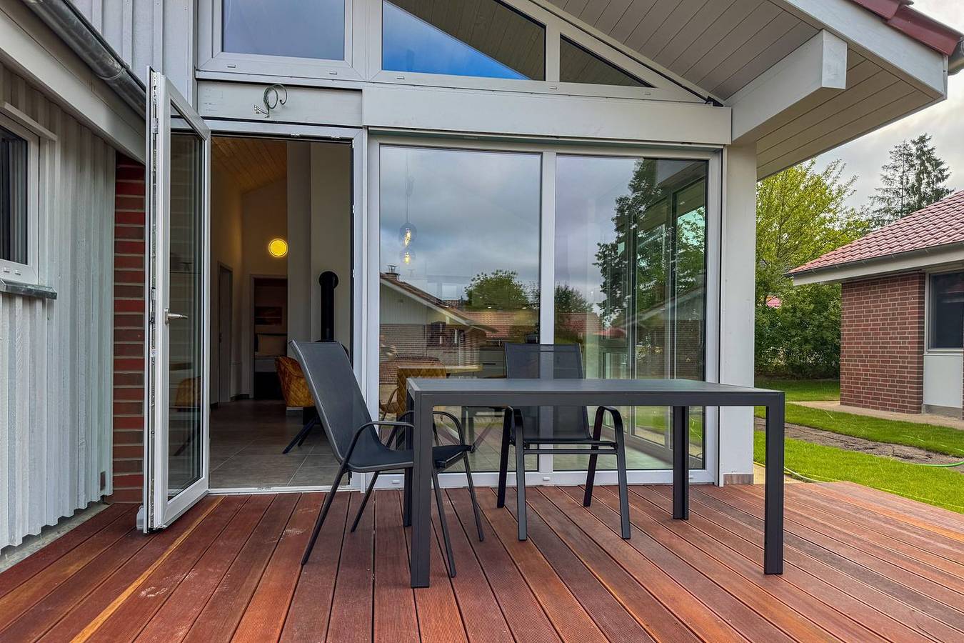 Neubau Ferienhaus Wiesengeflüster W1 | mit Garten, Innensauna und Kamin in Röbel, Müritz