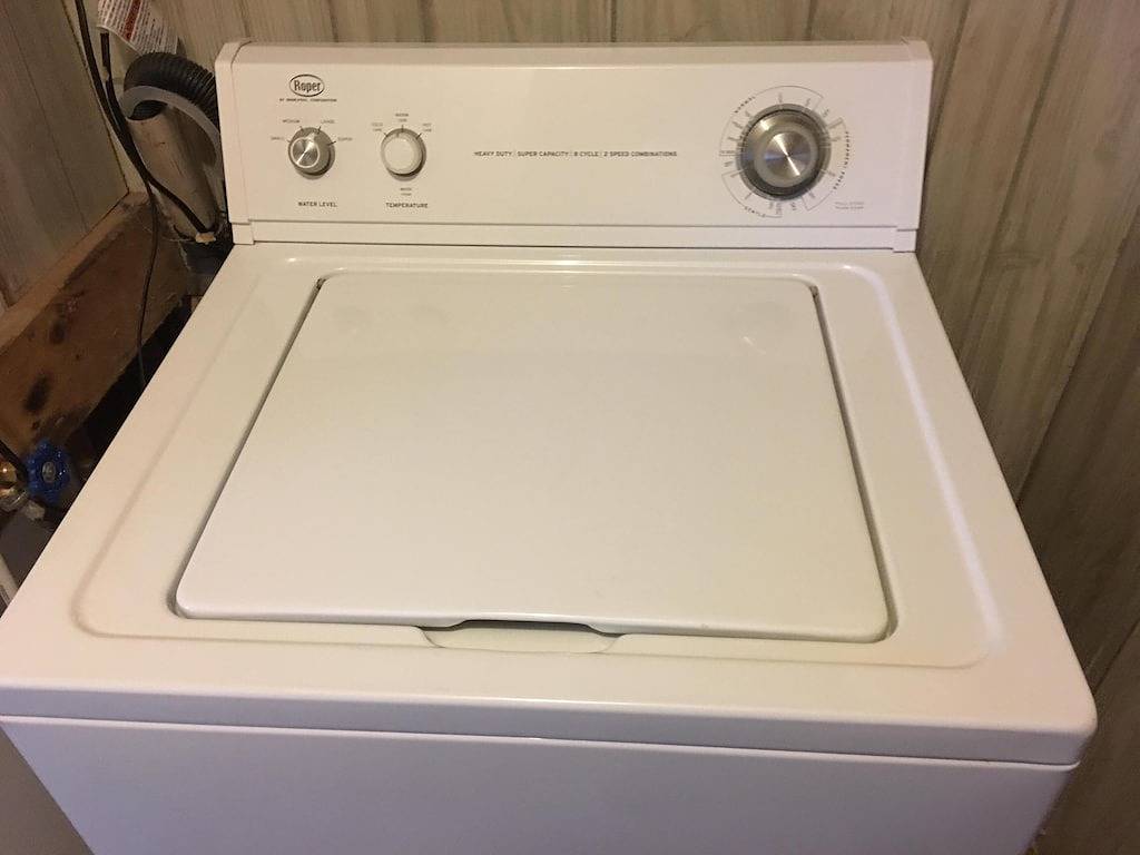 Stoney Fork Paradies auf dem Creek!- Eigene Hot Tub, Kamin, Romantisch, Kostenloses Wifi, Haustiere erlaubt in Blue Ridge Parkway, Buncombe County