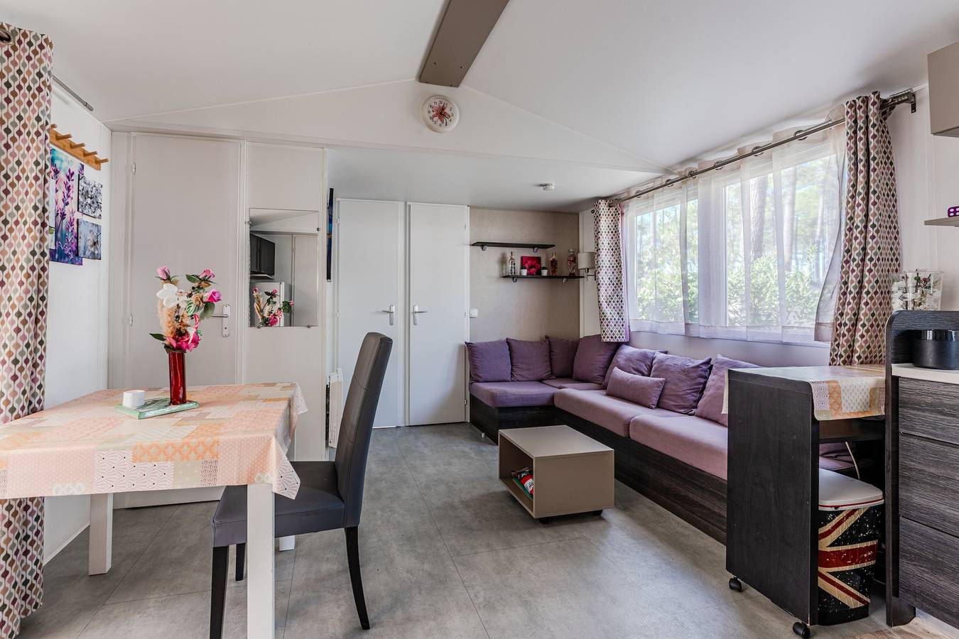 Mobil Home 'Les Dunes De Contis' con piscina compartida, terraza privada y aire acondicionado in Saint-Julien-en-Born, Côte d’Argent