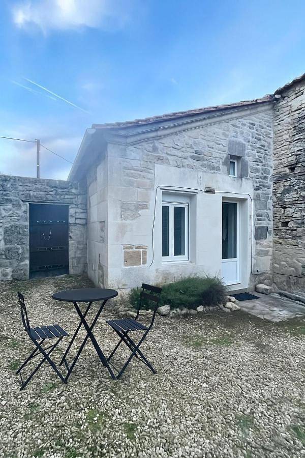 Gîte pour 2 personnes, avec terrasse à Saint-Saturnin (Charente)