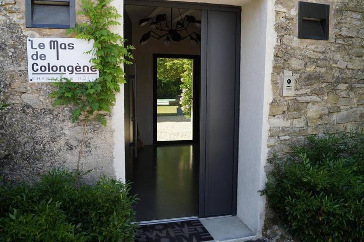 Location de vacances pour 2 personnes, avec piscine ainsi que vue et jardin à Faucon - 2