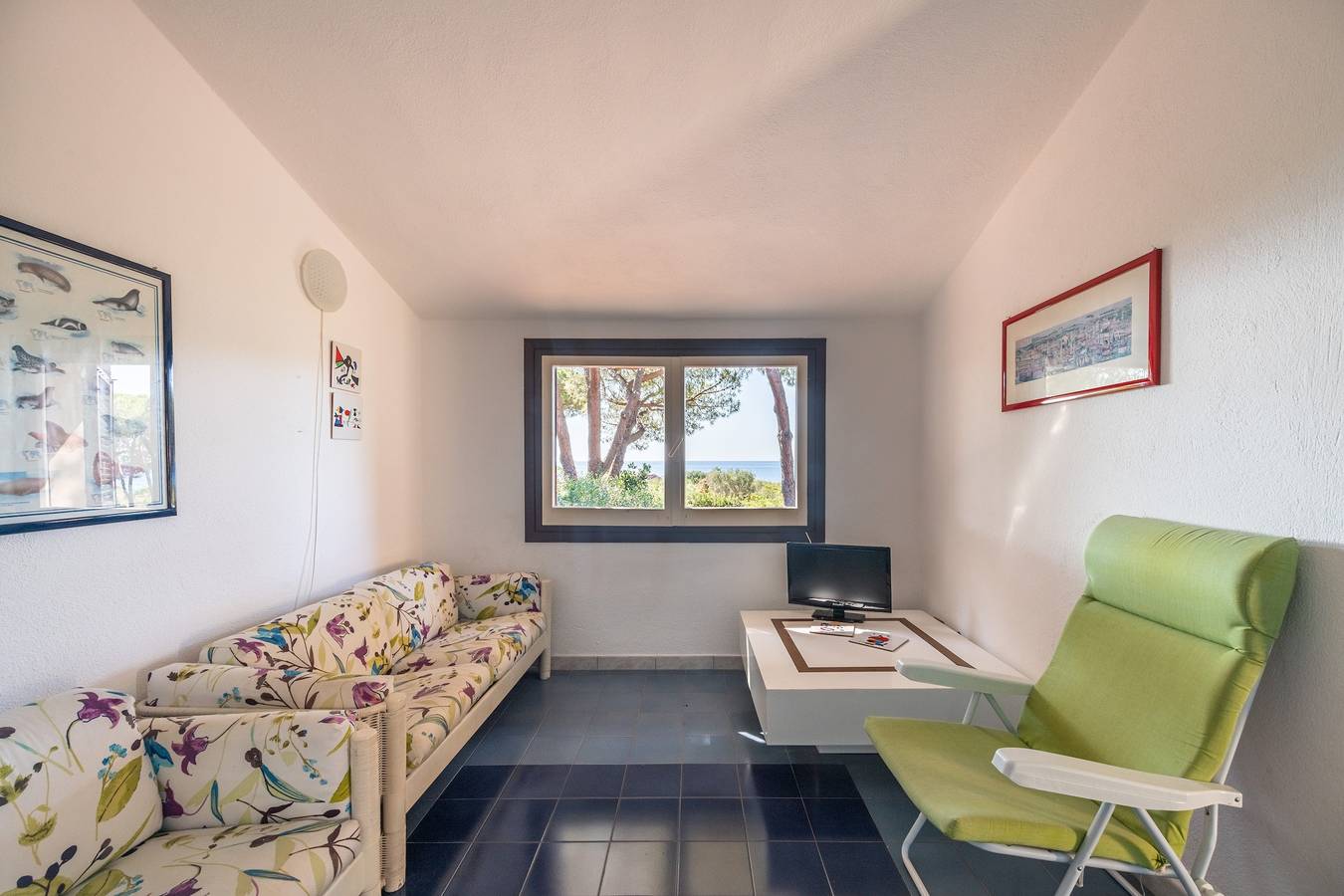 Apartamento entero, Acogedor apartamento vacacional "Villetta Vista Mare" con Wi-Fi, balcón y terraza in Santa Margherita di Pula, Región de Pula