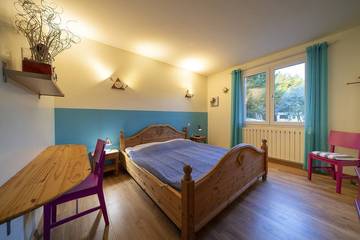 Gîte pour 11 personnes, avec jardin et terrasse à Labastide-de-Virac