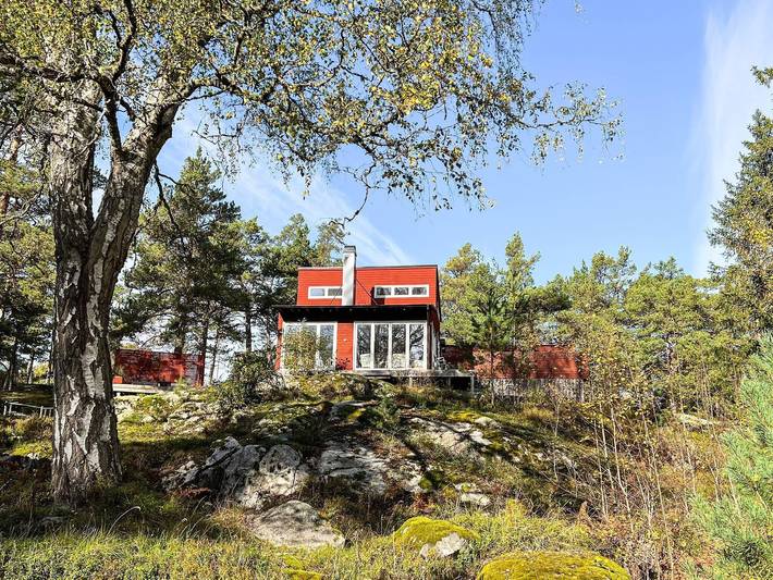 Lugnt hus på ön nära havet in Hölö, Fågelbrolandet